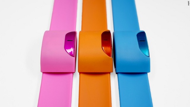 13.子ども向けに開発されたモフバンド(Moff Band)は、ジャイロスコープ、加速度センサー、Bluetoothを使って体の動きを認識する。子どもたちはこのモフバンドを腕に装着することにより、身体を動かしながらゲームをプレーできる