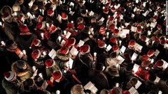 スタジアムでクリスマスソングを歌うサッカーチームのサポーター＝ベルリン