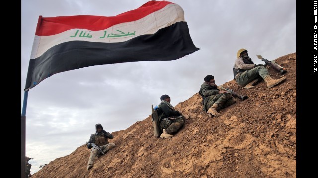 モスル奪還作戦の進展でＩＳＩＳを追い詰めつつあるイラク軍の兵士