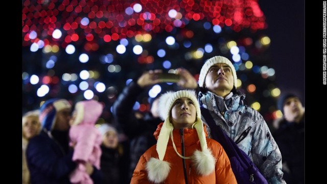 新年を祝う人々＝ロシア・ウラジオストク