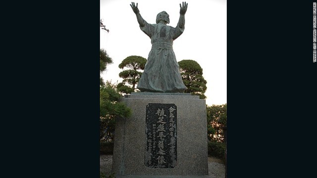 田辺市の扇ヶ浜公園にある植芝盛平翁の像。多くの合気道家が創始者の哲学を今に伝える
