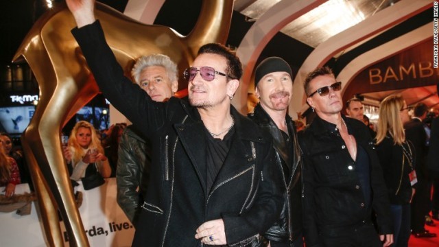 Ｕ２がアルバムのリリースを延期した