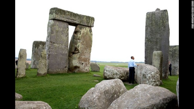 英国のストーンヘンジを訪れたオバマ米大統領＝２０１４年９月５日