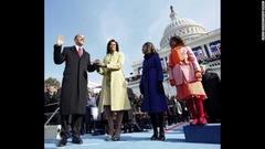 大統領就任式の宣誓を行うオバマ氏＝２００９年１月２０日