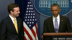 大統領報道官が最後の会見、オバマ氏飛び入りで感謝の言葉