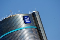 ＧＭ、大統領就任式当日に２０００人をレイオフ