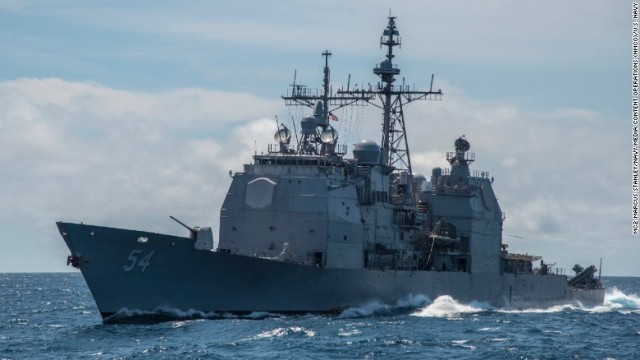 米巡洋艦が浅瀬に接触、東京湾に油が流出