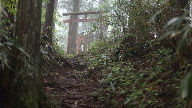 和歌山県にある「女人道」は、見事な自然美が堪能できる一方、かつての「女人禁制」の象徴でもある