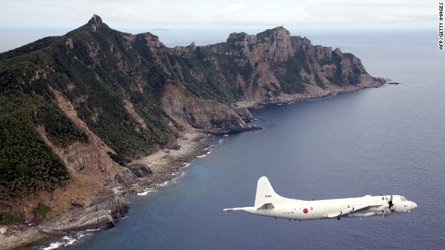 尖閣諸島沖の日本領海に中国の公船３隻が侵入した