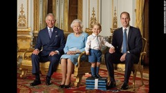 ウィリアム王子とその長男のジョージ王子らとともに撮影。記念切手も作成された