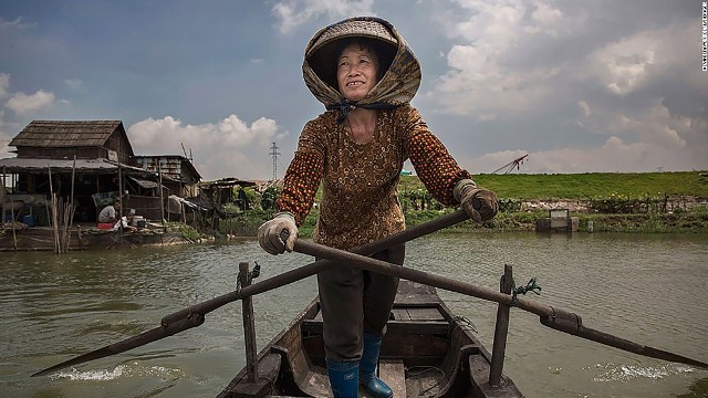 シー氏の研究チームが実験を行っている島の女性