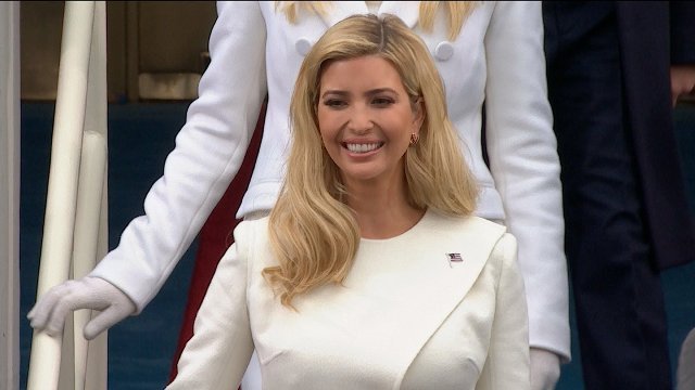 トランプ氏の娘イバンカさんのブランドを大統領顧問のコンウェイ氏がテレビで宣伝