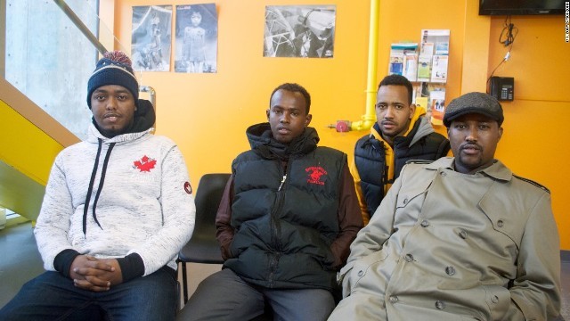 メキシコ経由で米国入りした後、カナダへの越境を果たしたソマリア人のグループ