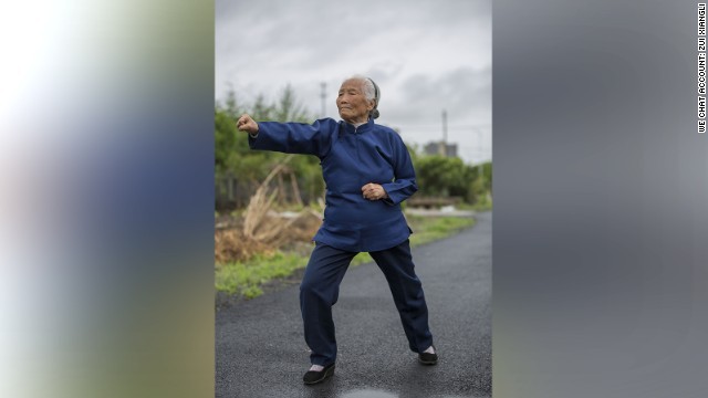 驚異の９３歳、「カンフーおばあちゃん」 - CNN.co.jp