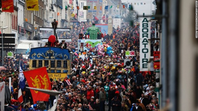 フランス・グランヴィル：山車の制作には約２５００人の「カーニバリスト」が約６カ月間を費やすという