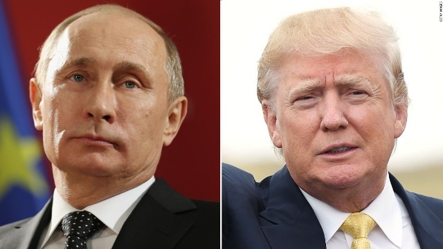 ロシアのプーチン大統領（左）と米国のトランプ大統領