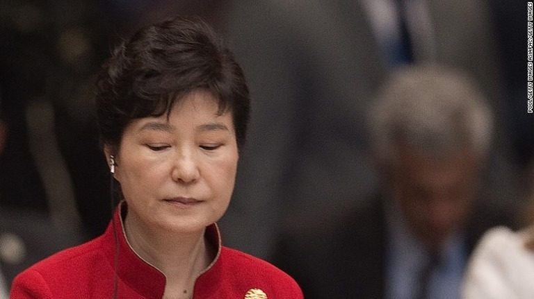 韓国憲法裁が弾劾を支持し、朴槿恵大統領は直ちに失職した