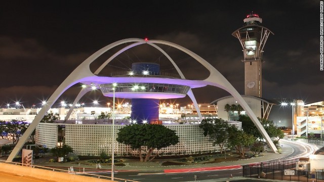 ４位：ロサンゼルス国際空港。利用者数は前年比８％増の８１００万人で７位からランクアップ