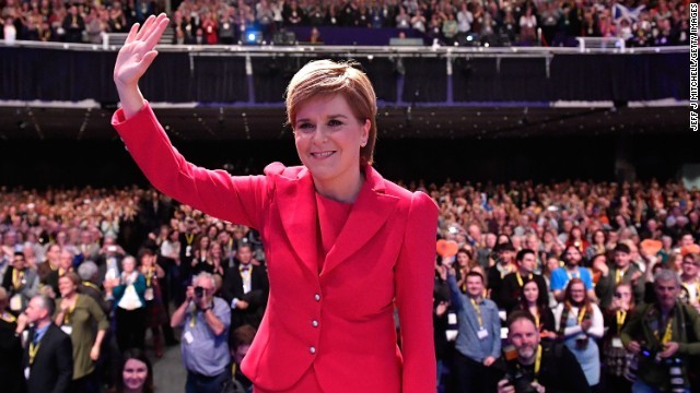 スコットランド自治政府のスタージョン首相が再度の住民投票実施を目指す方針を明らかにした