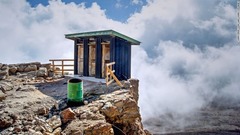 タンザニアのバラフ・キャンプ。キリマンジャロ登山で出会えるトイレ