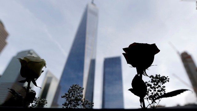 米同時多発テロの犠牲者にささげられた花。遺族がサウジ政府に新たな訴訟を起こした