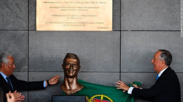 ポルトガルの大統領と首相も地元ヒーローの銅像除幕式に駆け付けた