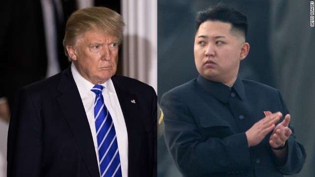 米国のトランプ大統領（左）と北朝鮮の金正恩朝鮮労働党委員長