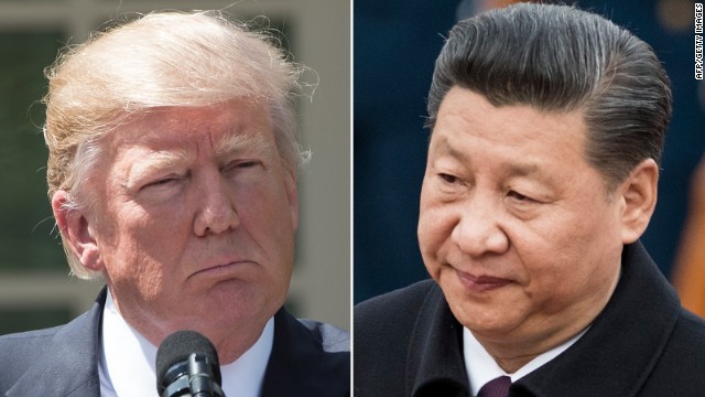 トランプ米大統領（左）と中国の習近平国家主席がフロリダで初会談