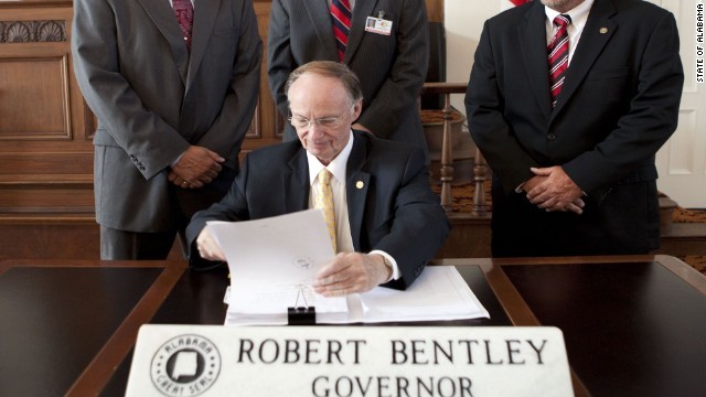 アラバマ州のベントリー知事が辞任した