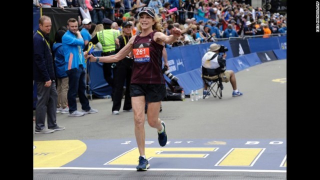 ボストン・マラソンを完走したキャサリン・スウィッツァーさん＝１７日