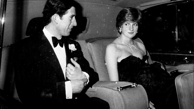 チャリティーコンサートに向かうチャールズ皇太子とダイアナさん＝１９８１年３月