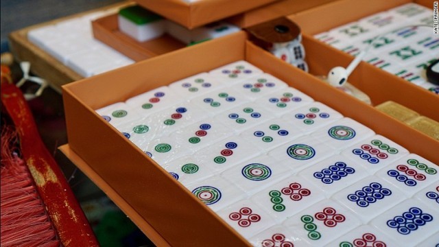 香港の彫師が製作した麻雀牌。その技術は香港政府から「無形文化遺産」に指定された