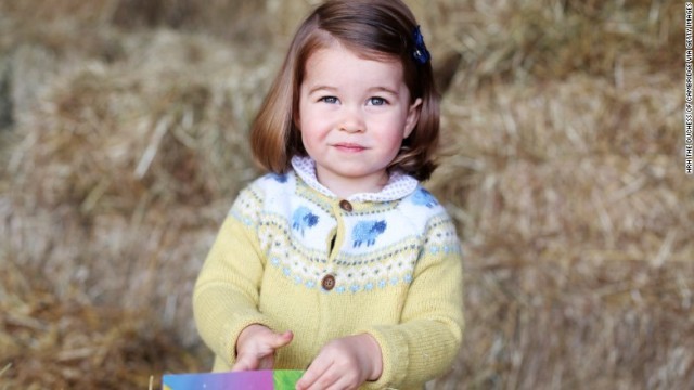 ２歳の誕生日を前に、英シャーロット王女の写真が公開された