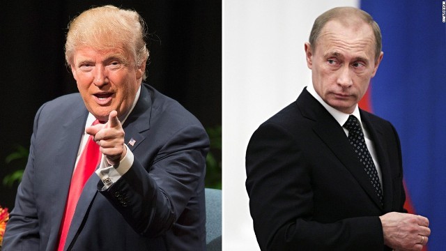 トランプ氏（左）とプーチン氏が電話会談を行う