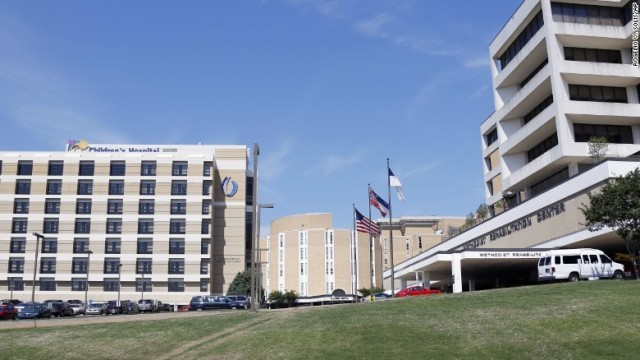 ミシシッピ大学医療センターの小児病棟と隣接するメソジストリハビリセンター＝２０１４年撮影