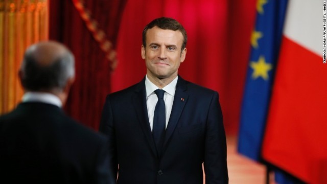 エマニュエル・マクロン氏がフランス大統領に就任した＝１４日