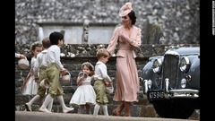 シャーロット王女、ジョージ王子と移動するキャサリン妃