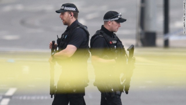 英マンチェスターでの自爆テロに関連し、これまで７人が逮捕された