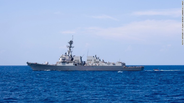 「航行の自由作戦」を遂行した米海軍の駆逐艦「デューイ」