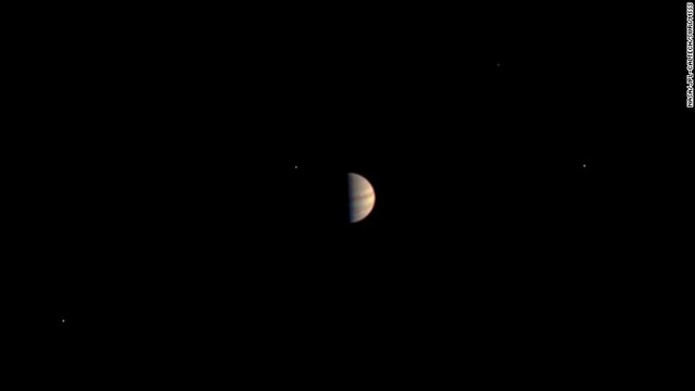 周回軌道に入る前に撮られた木星の画像