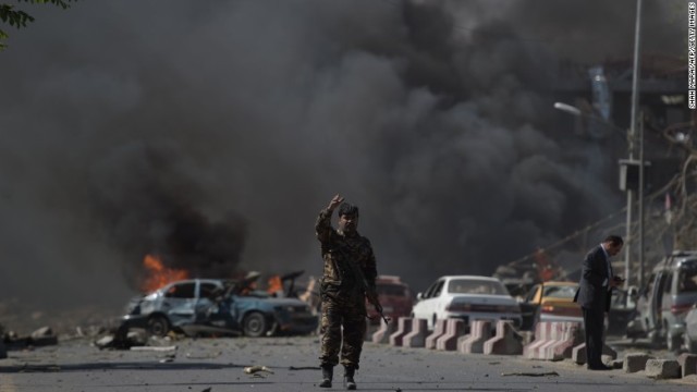 カブールでの爆発で８０人が死亡した