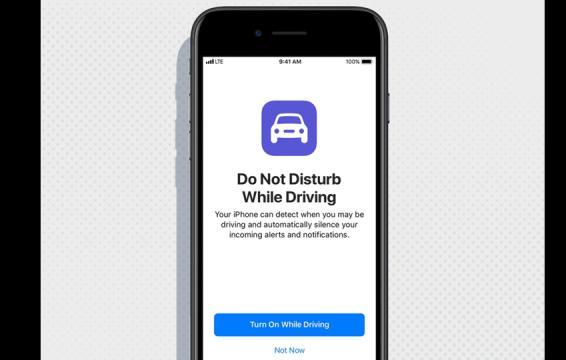 スマホ向けの新型ＯＳに運転中のメール受信を拒否する新機能が登場する＝Apple