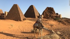 １．スーダンのナイル川流域には、古代に作られた埋葬所やピラミッドが多く存在するが、旅行者が訪れることはほとんどない