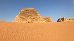 ７．スーダンのピラミッドはエジプトのそれに比べて小さい