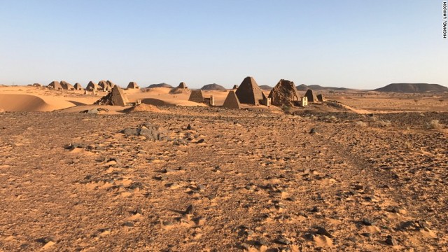 5.数世紀にわたりクシュ王国の首都だったメロエのピラミッドにはクシュ王国の支配者たちの遺体が埋葬されている