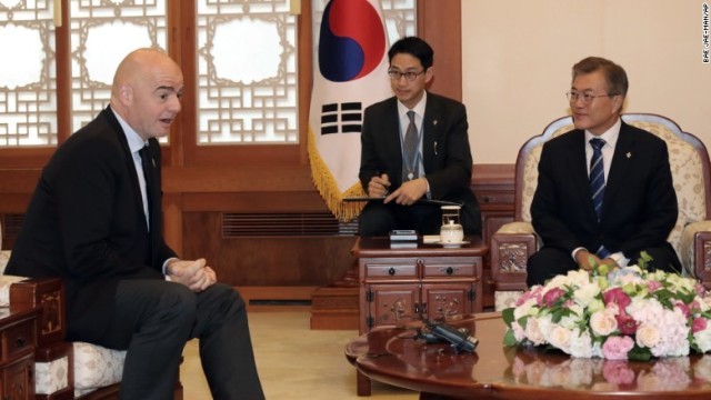 ＦＩＦＡのインファンティノ会長（左）は韓国からの提案を歓迎