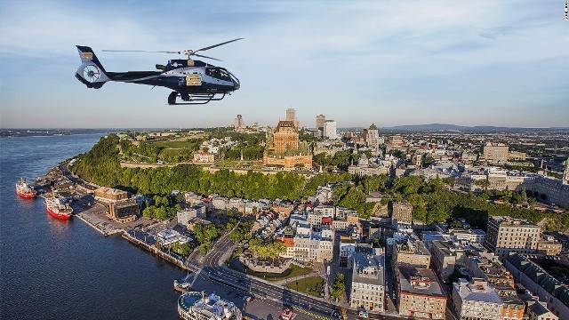 歴史あるカナダ・ケベック市の街並みを堪能できる人気のヘリツアー