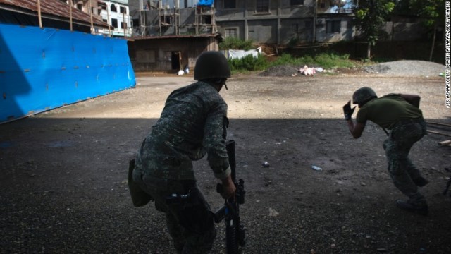 マラウィに展開するフィリピン軍兵士＝５月