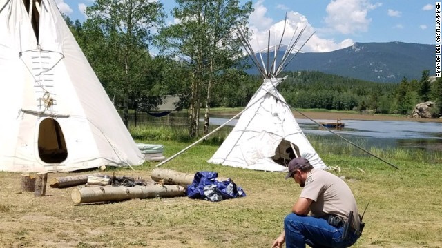 キャンプ場にクマが入り込み、寝ていた男性の頭に噛みついたという