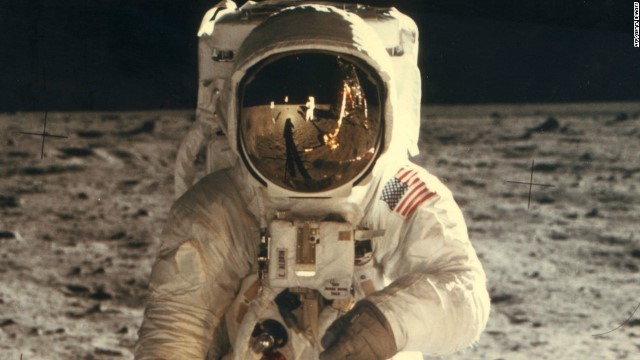 アポロ計画当初、月に水分は存在しないと考えられていた